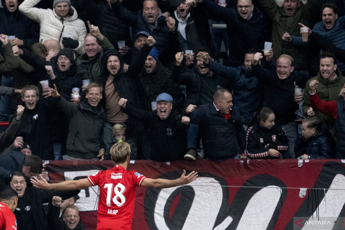 Hilgers bermain sejak menit awal kala Twente ditahan imbang Ajax 2-2