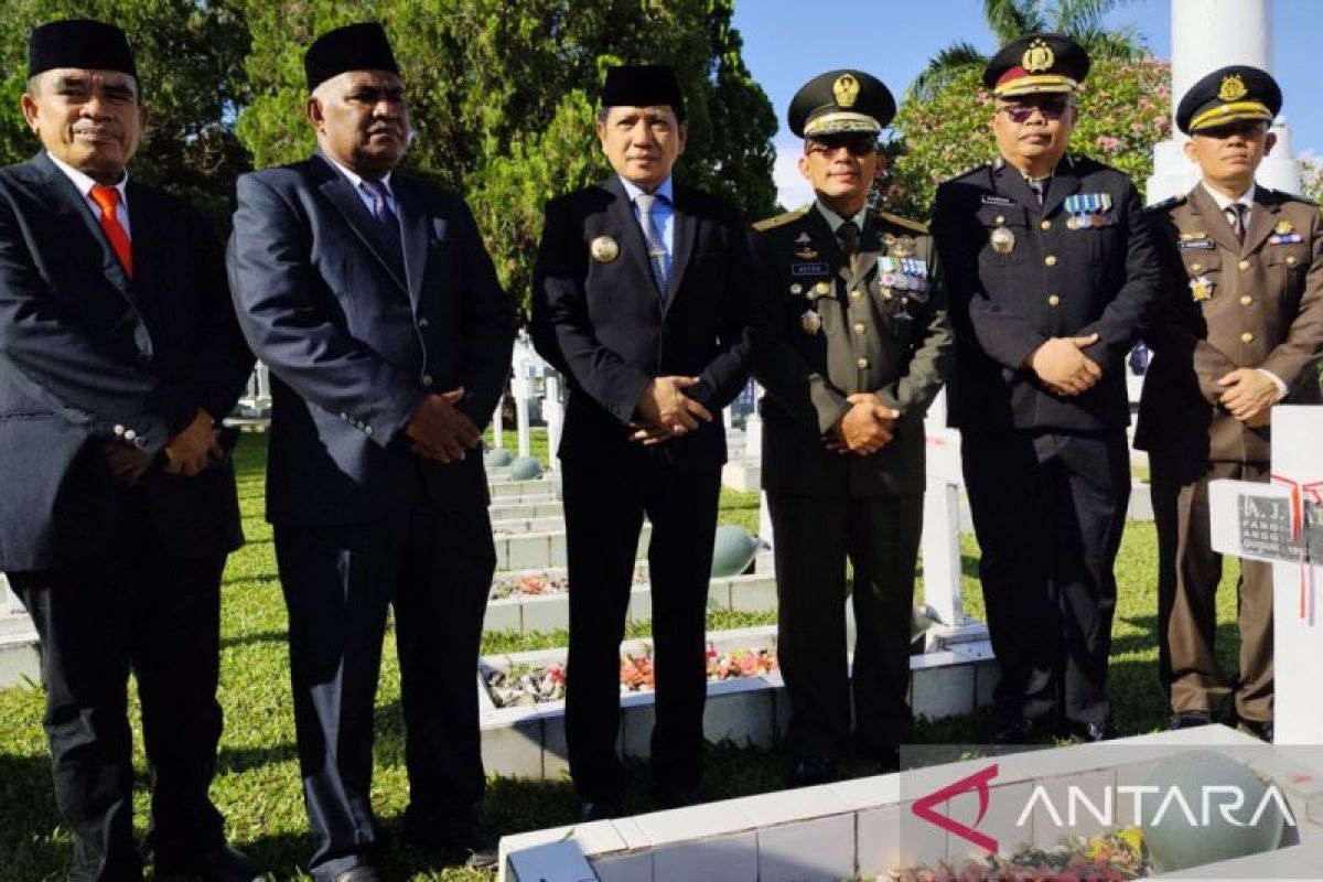 Forkopimda Maluku melakukan ziarah ke TMP Kapaha Ambon peringati Hari Pahlawan