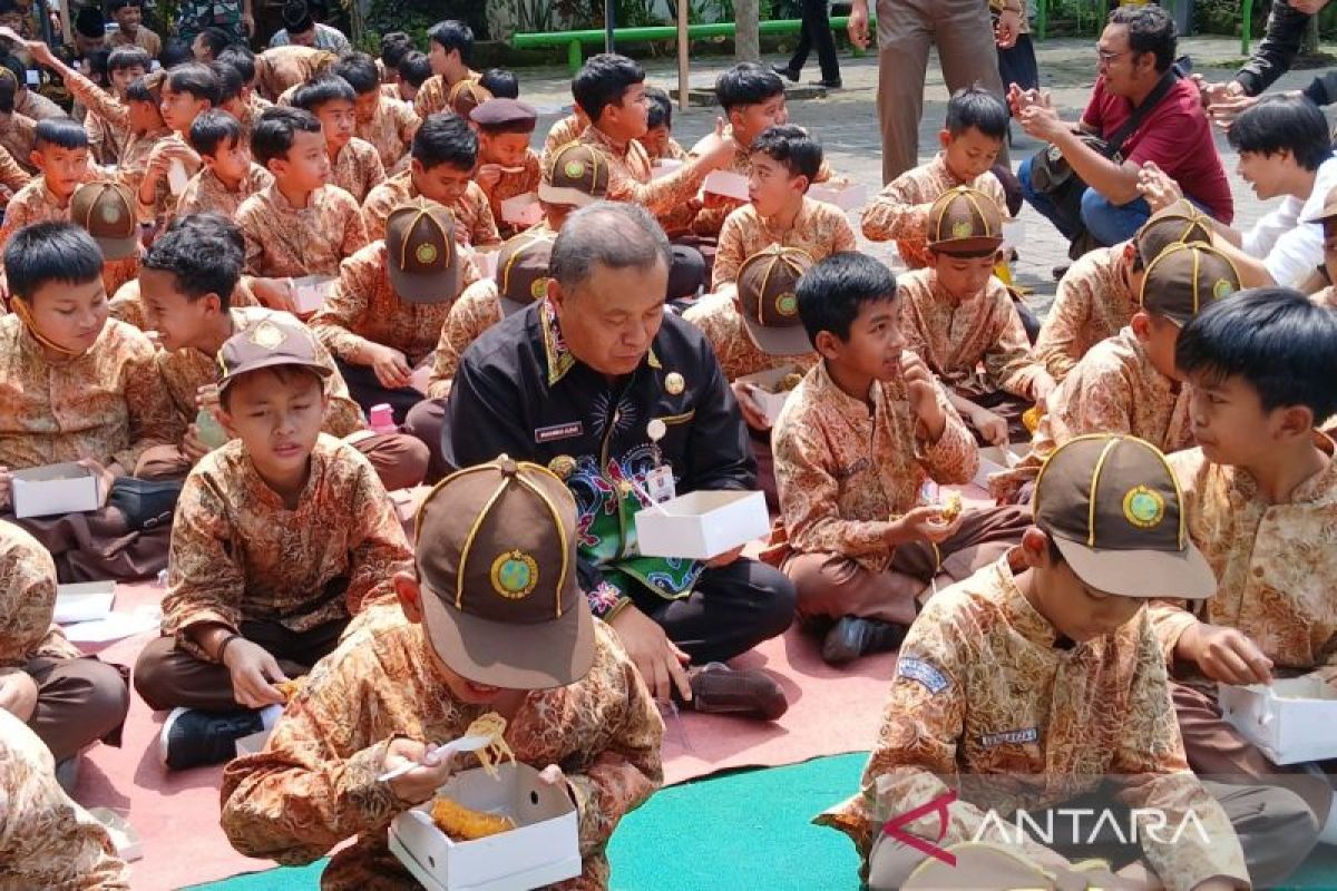 Jawa Tengah uji coba makan bergizi gratis  