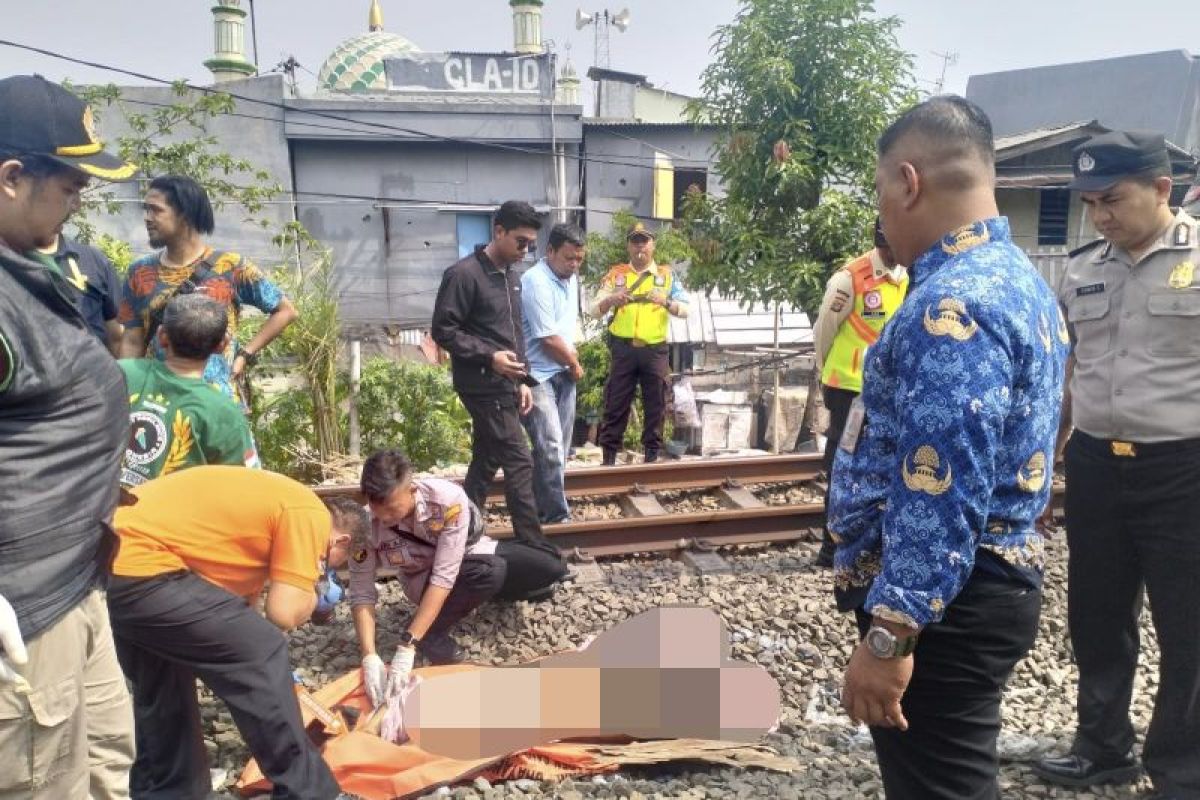 Buntut tawuran di Duren Sawit, seorang tewas akibat tertabrak kereta