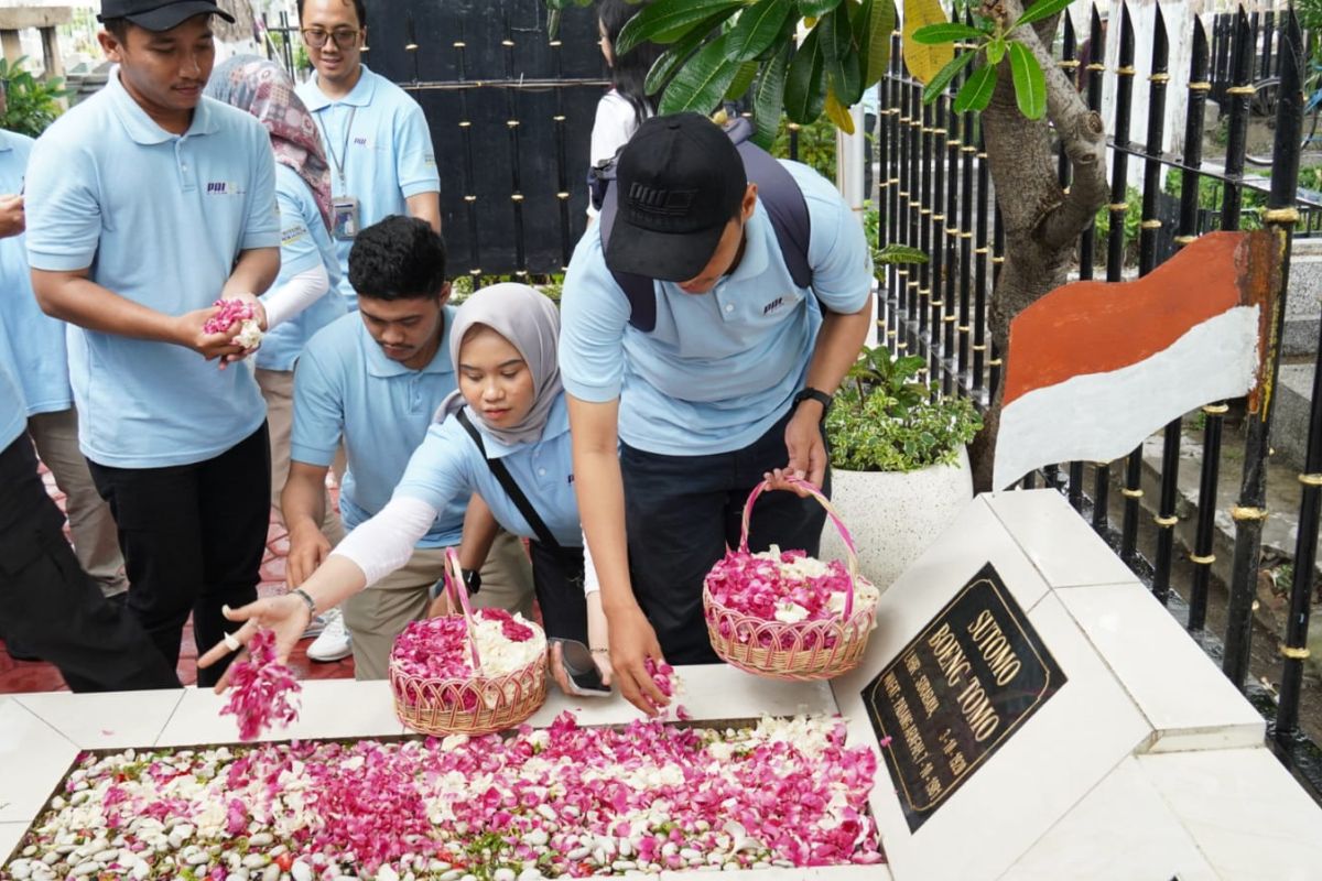 Anak muda PT PAL ziarah ke Makam Bung Tomo peringati Hari Pahlawan