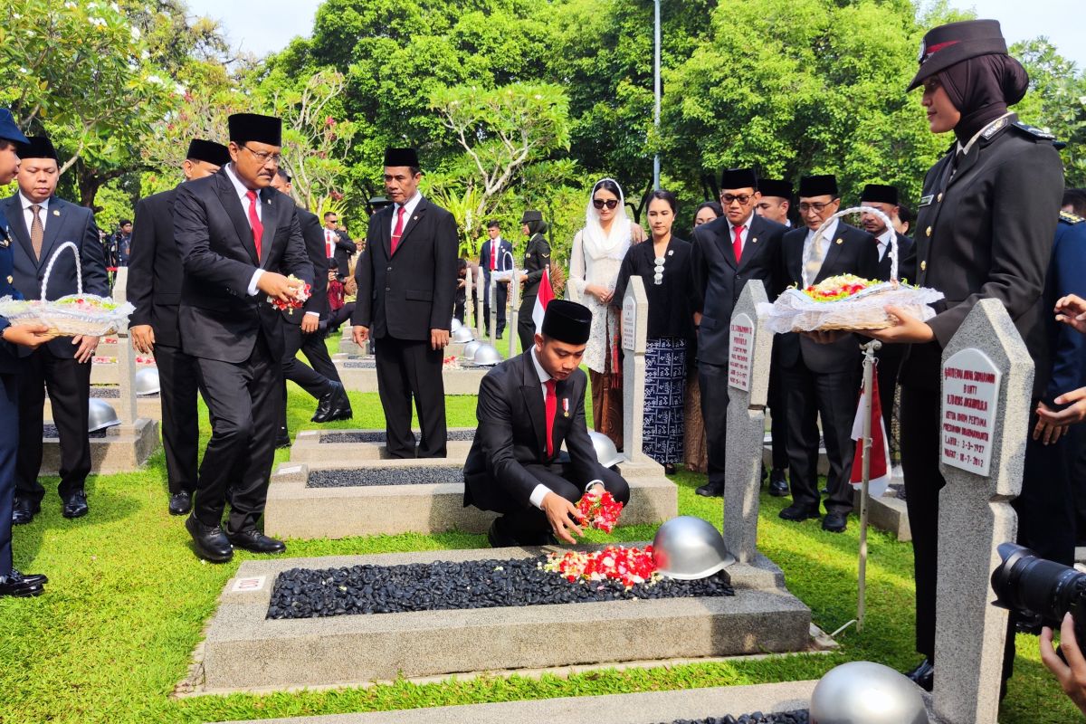 VP Gibran chairs ceremony of National Heroes Day at Kalibata cemetery