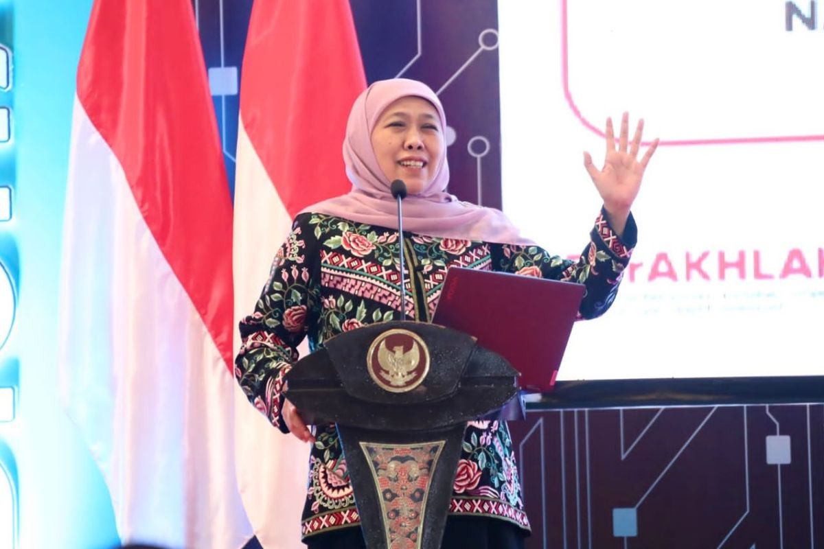 Khofifah ajak masyarakat teladani jasa pahlawan hadapi tantangan global