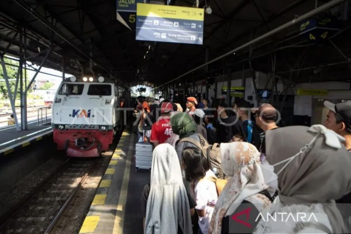 Perjalanan tujuh KA di Daop 6 Yogyakarta terlambat karena gangguan sinyal