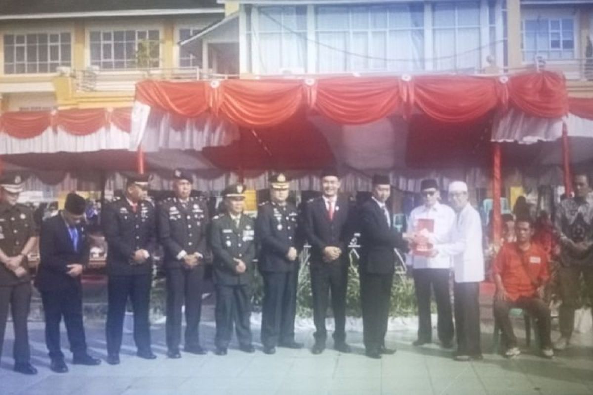 Hari Pahlawan di Pasaman Barat ditandai penyerahan piagam dari PMI