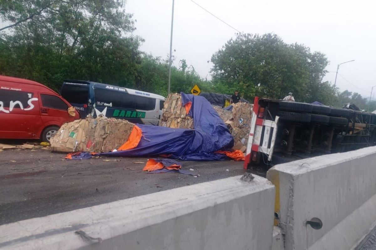 Jasa Marga percepat penanganan kecelakaan truk di Tol Cipularang
