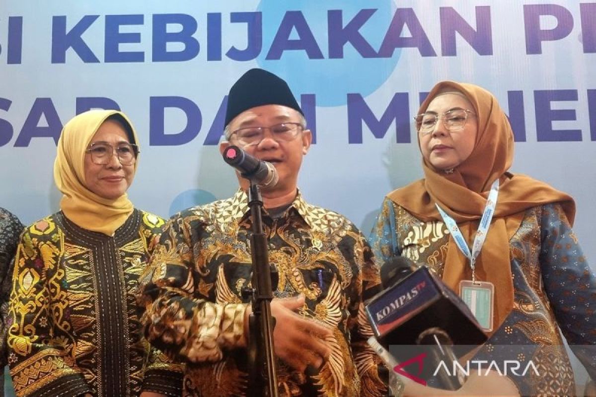 Guru minta usia pensiun diperpanjang saat uji UU guru dan dosen