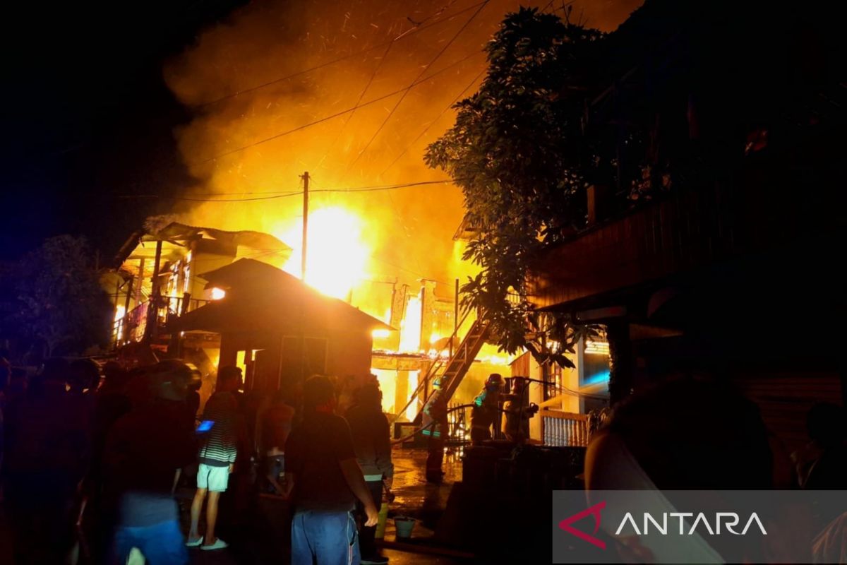 Kerumunan warga jadi tantangan BPBD Balikpapan jinakan api di GSI