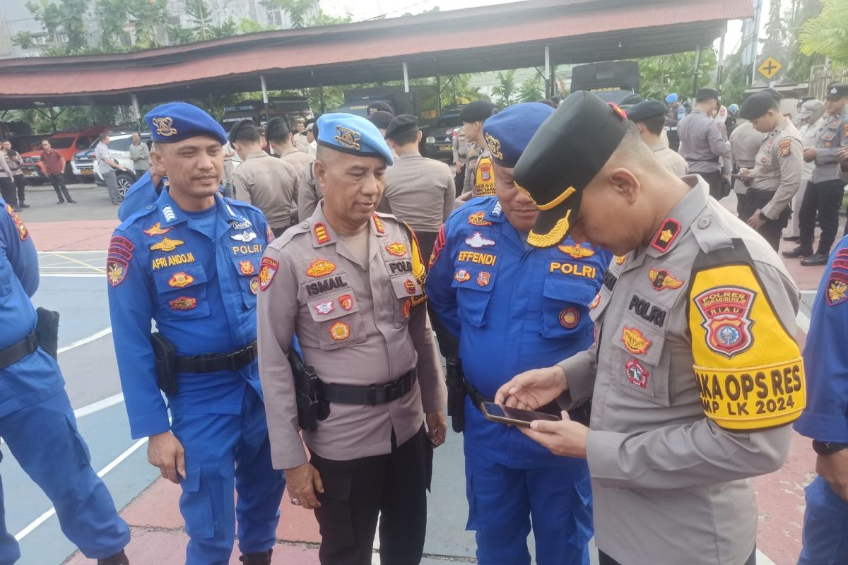Cegah judol dan pinjol, Polres Inhil periksa gawai personel