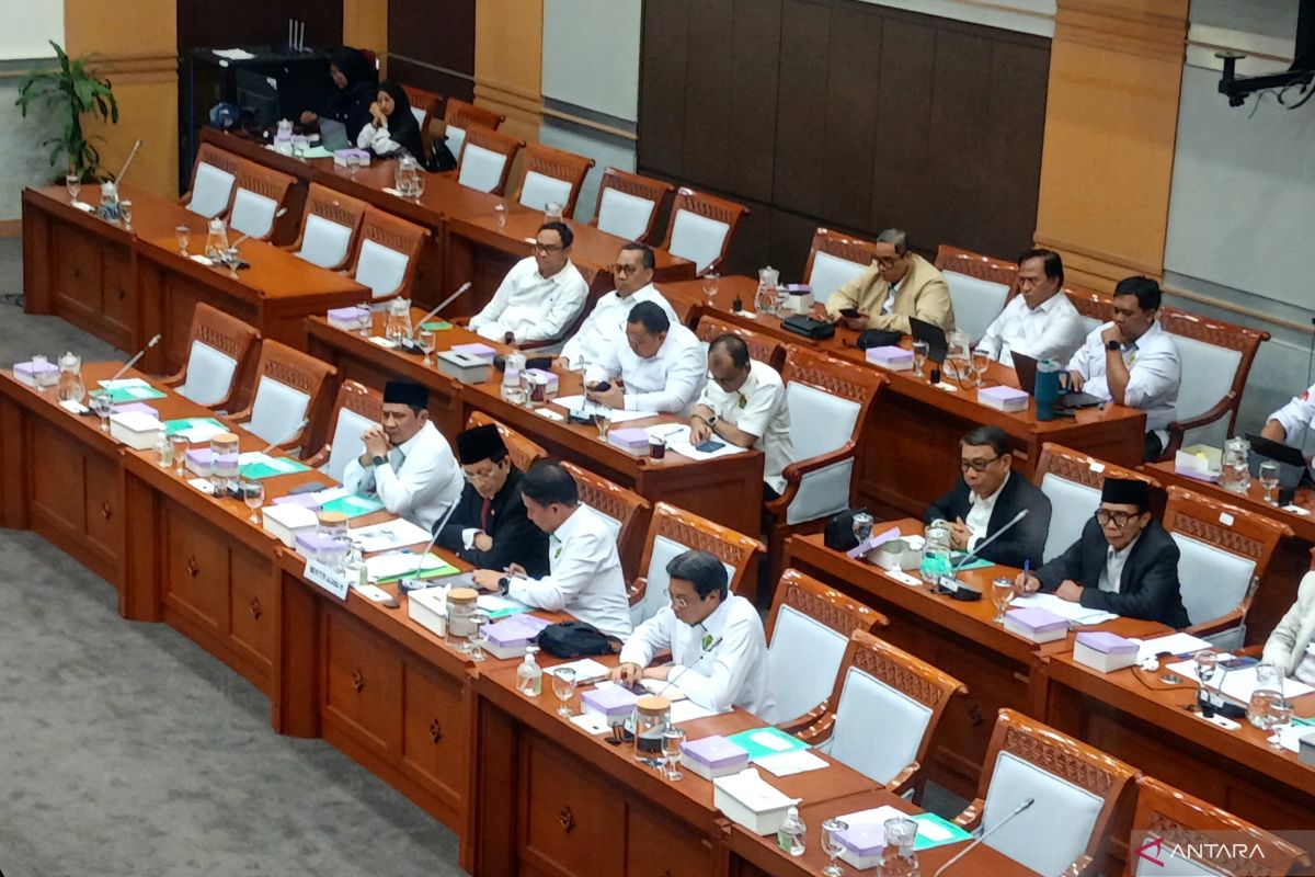 Komisi VIII tunda rapat dengan Menteri Agama bahas biaya haji 2025