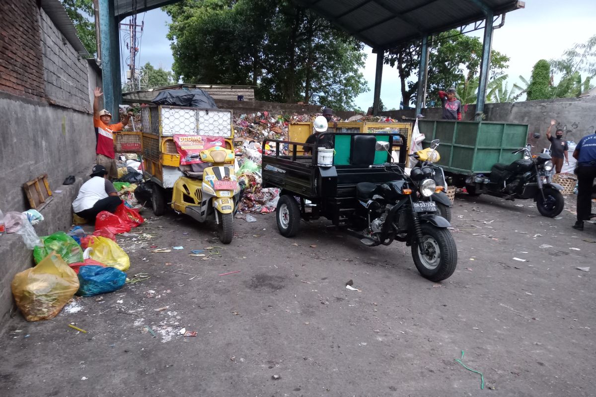 Volume sampah Mataram naik sampai 2 ton per hari pada musim hujan
