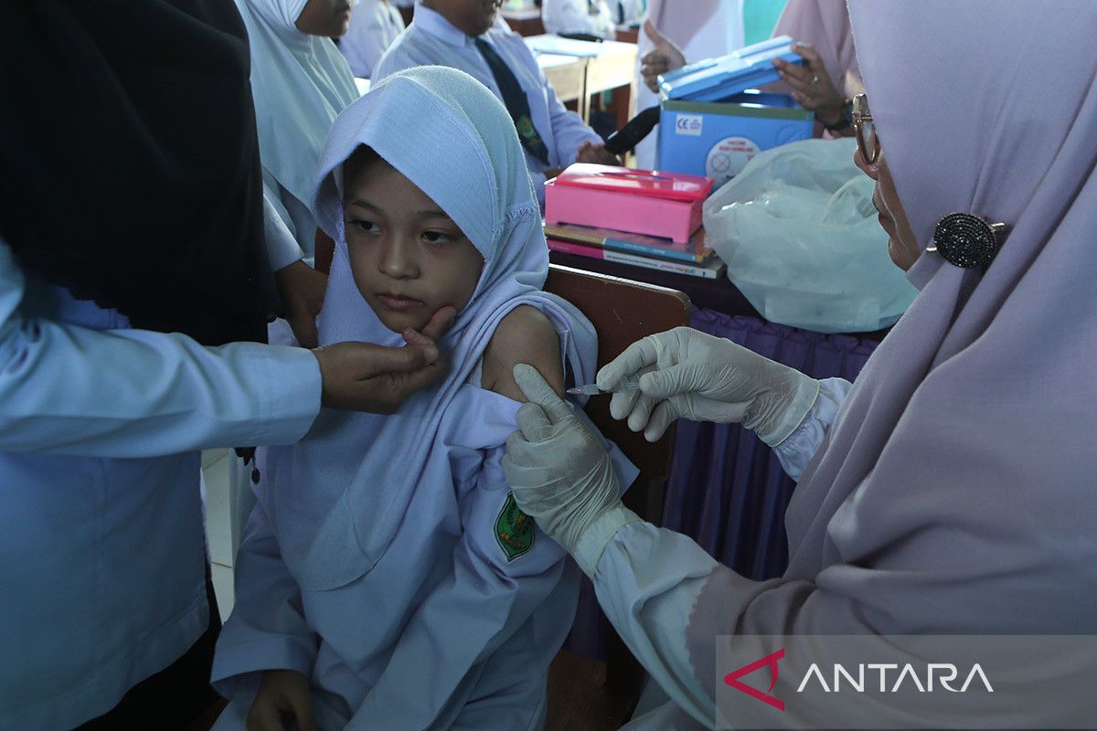 FOTO - Bulan imunisasi anak sekolah di Aceh