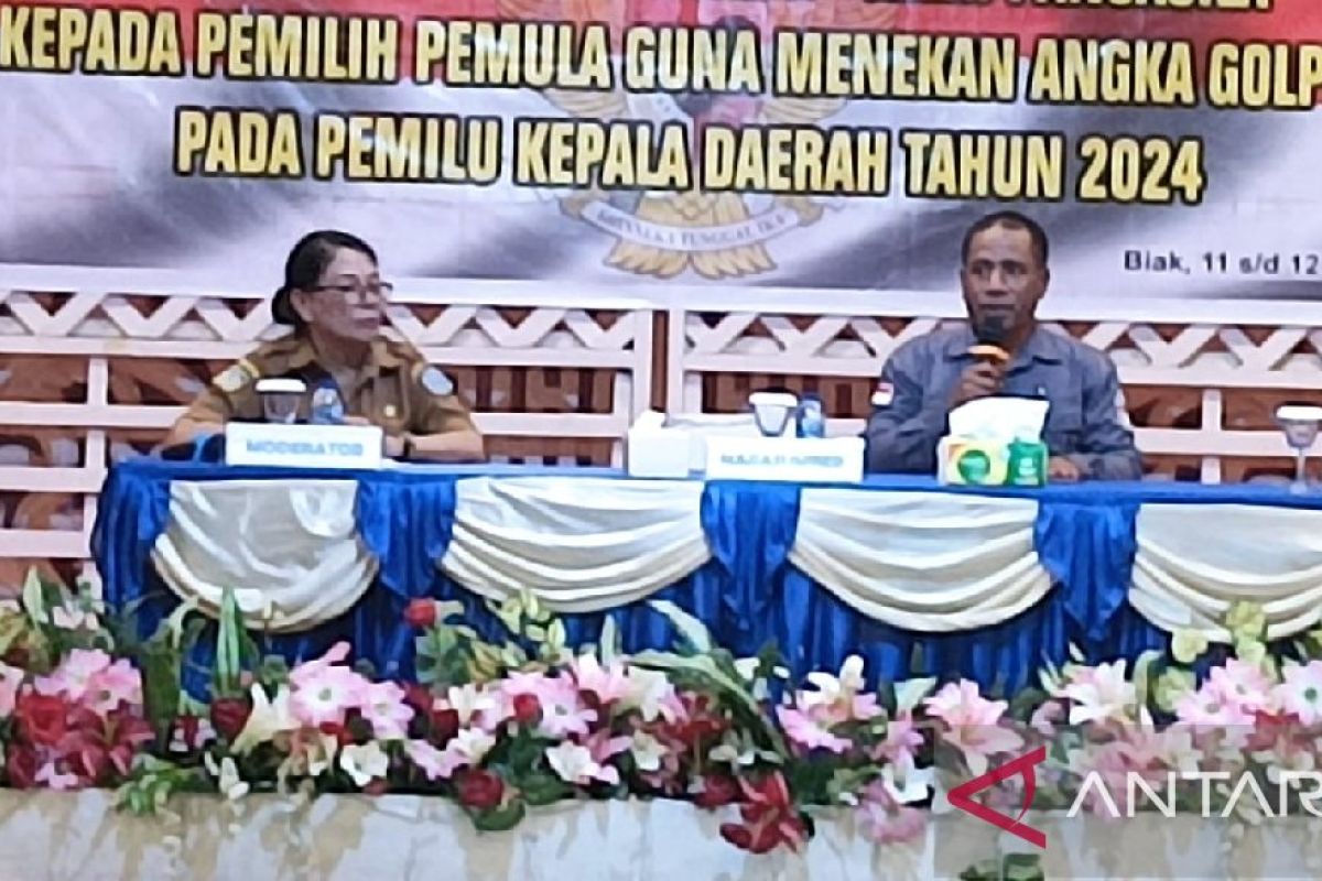 Bawaslu Biak melakukan pengawasan melekat atas sortir logistik pilkada
