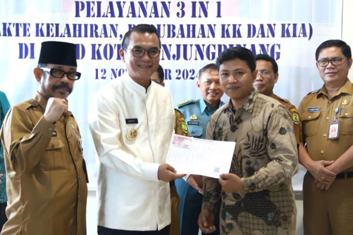 Bayi lahir di RSUD Tanjungpinang langsung dapat tiga dokumen penduduk