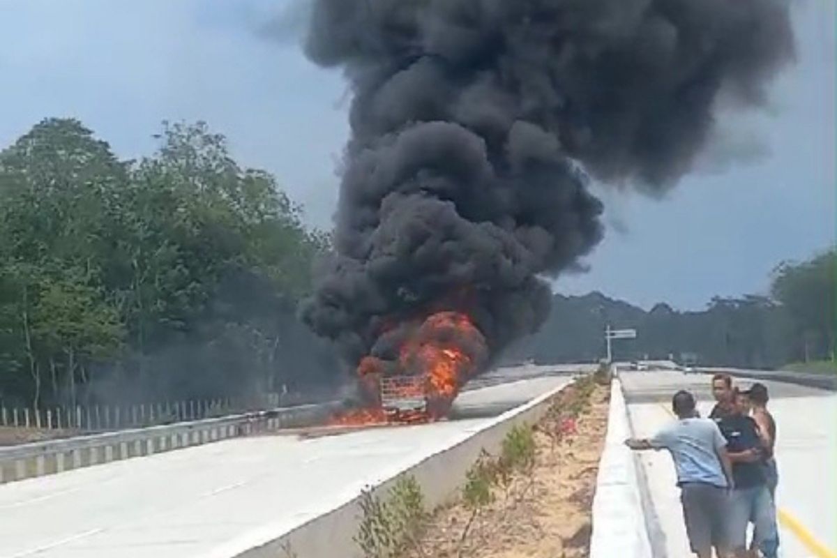 Laka tunggal tewaskan dua penumpang di KM 15 tol Baleno