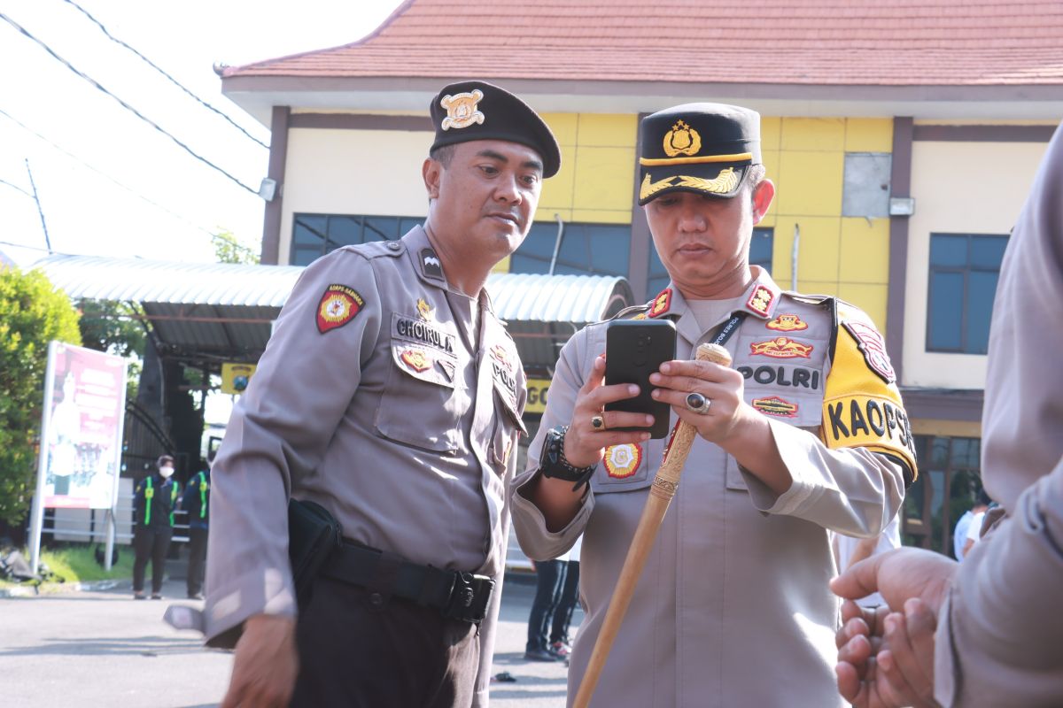 Antisipasi judi online, Kapolres Bojonegoro Sidak HP anggota