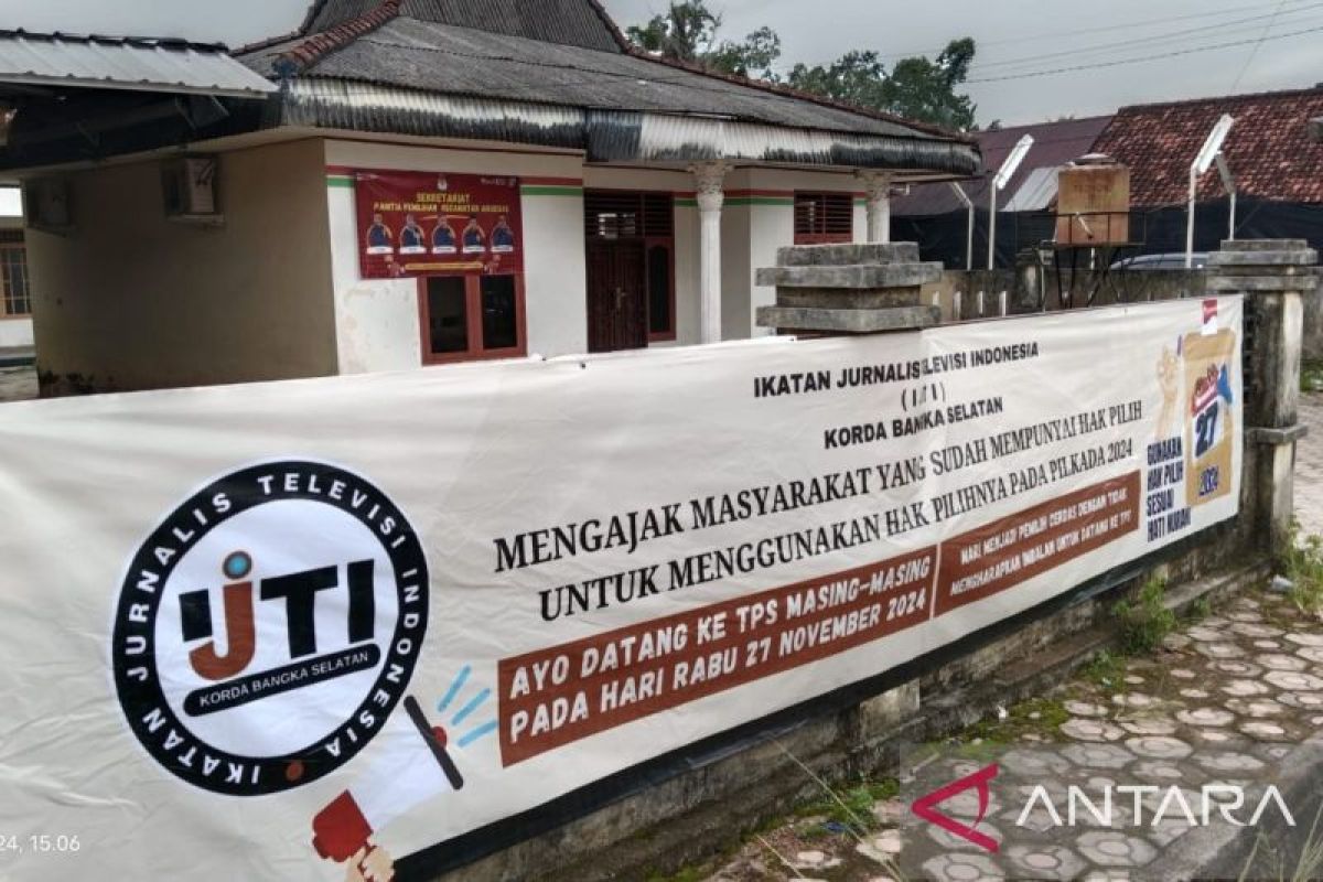 IJTI Bangka Selatan pasang spanduk ajakan gunakan hak pilih pada pilkada 2024