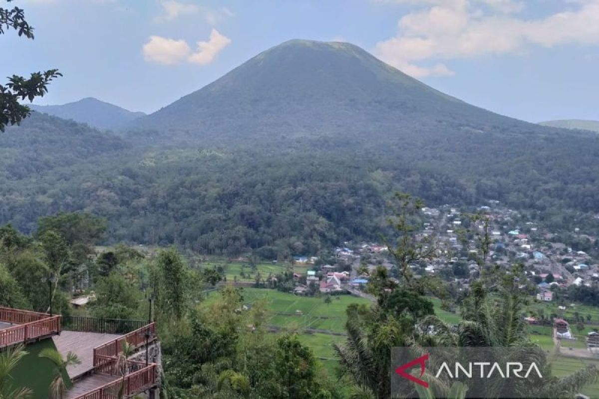 Radius bahaya Gunung Lokon ditingkatkan jadi tiga kilometer