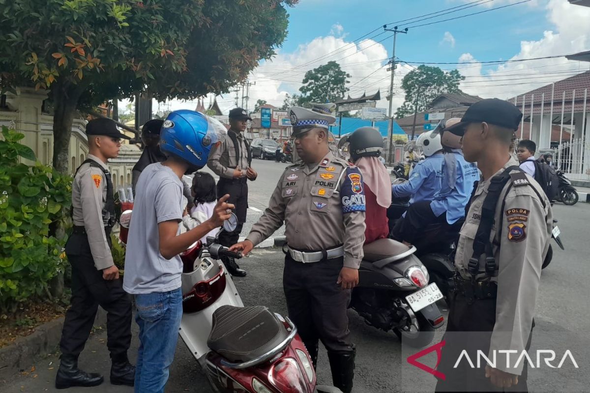 Polresta Bukittinggi tindak 57 pelanggar kelengkapan dan TNKB dalam satu hari