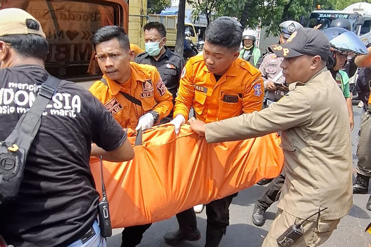 Pengendara meninggal usai alami kecelakaan antarsepeda motor di Kenjeran