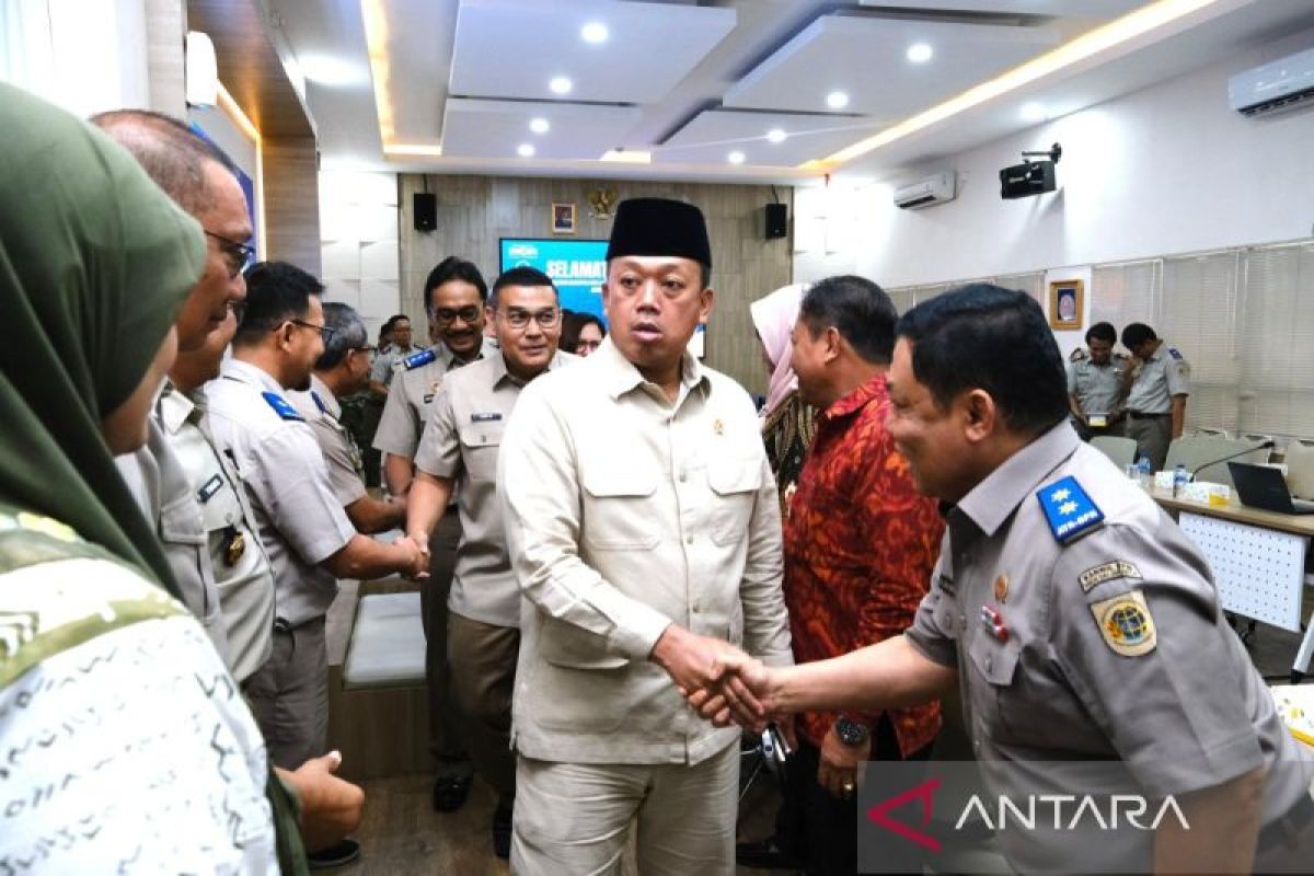 Menteri Nusron tekankan penataan SDM yang adil