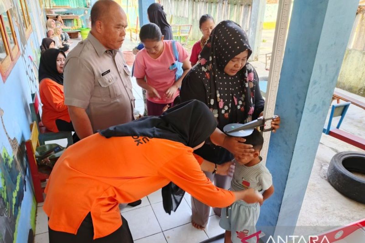 Forkopimcam Cisolok Sukabumi tebar benih ikan dalam upaya pencegahan stunting