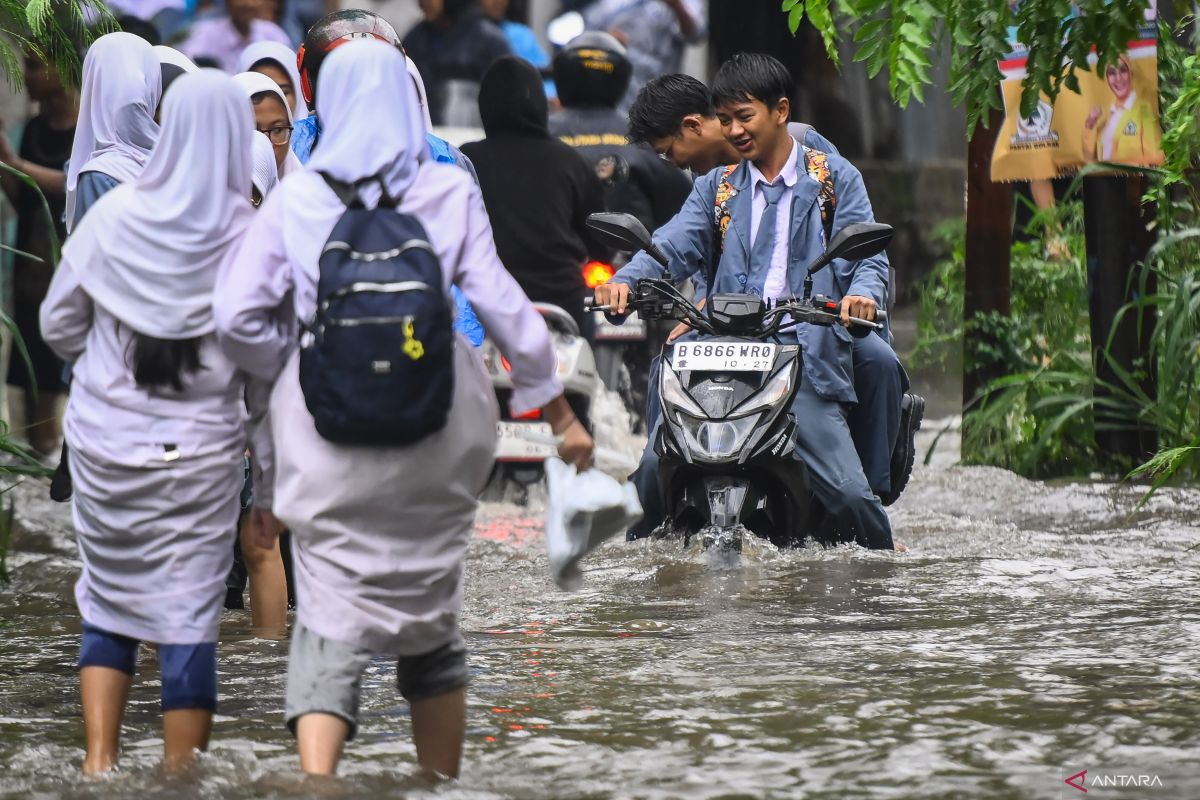 Banten kemarin, mayat terbungkus kasur di Cikupa hingga siaga bencana