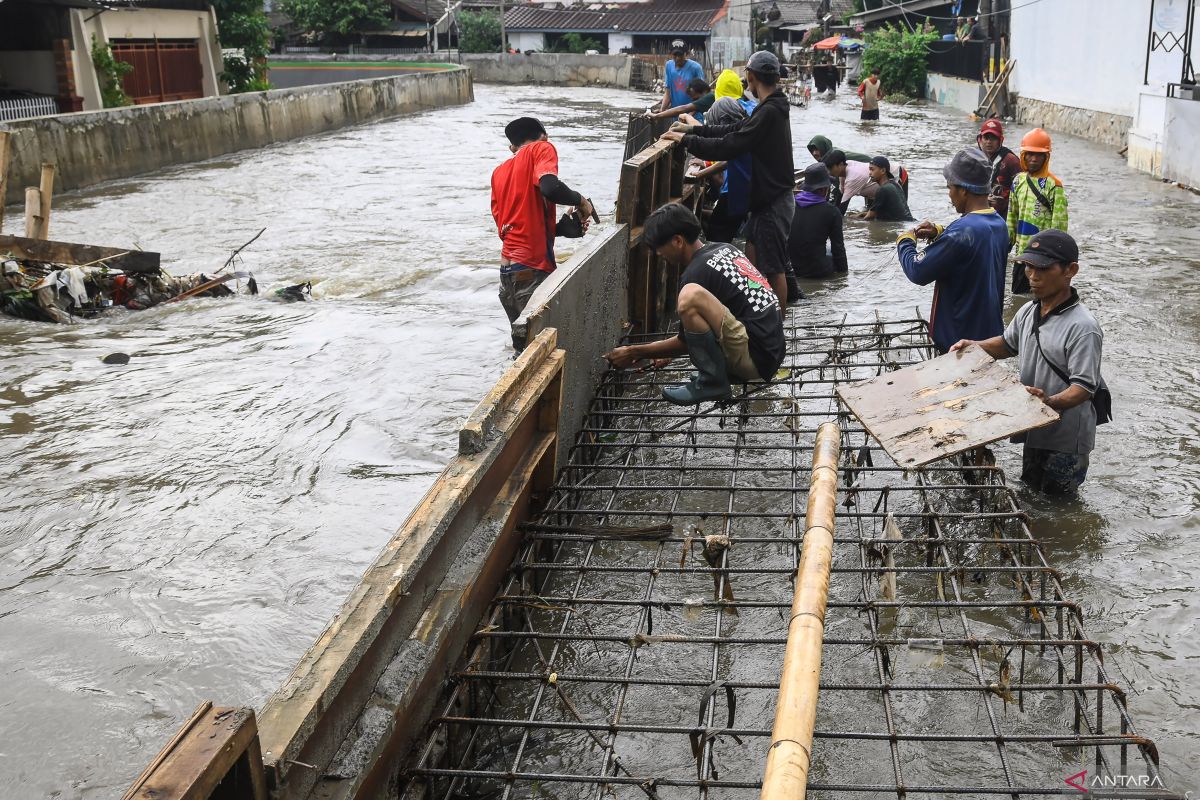 Banten kemarin, Bea Cukai musnahkan barang sitaan negara hingga banjir