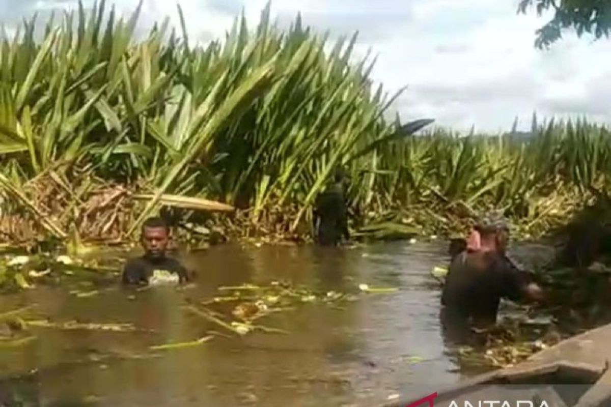 Masyarakat Rianiate Tapsel normalisasi aliran sungai Danau Siais