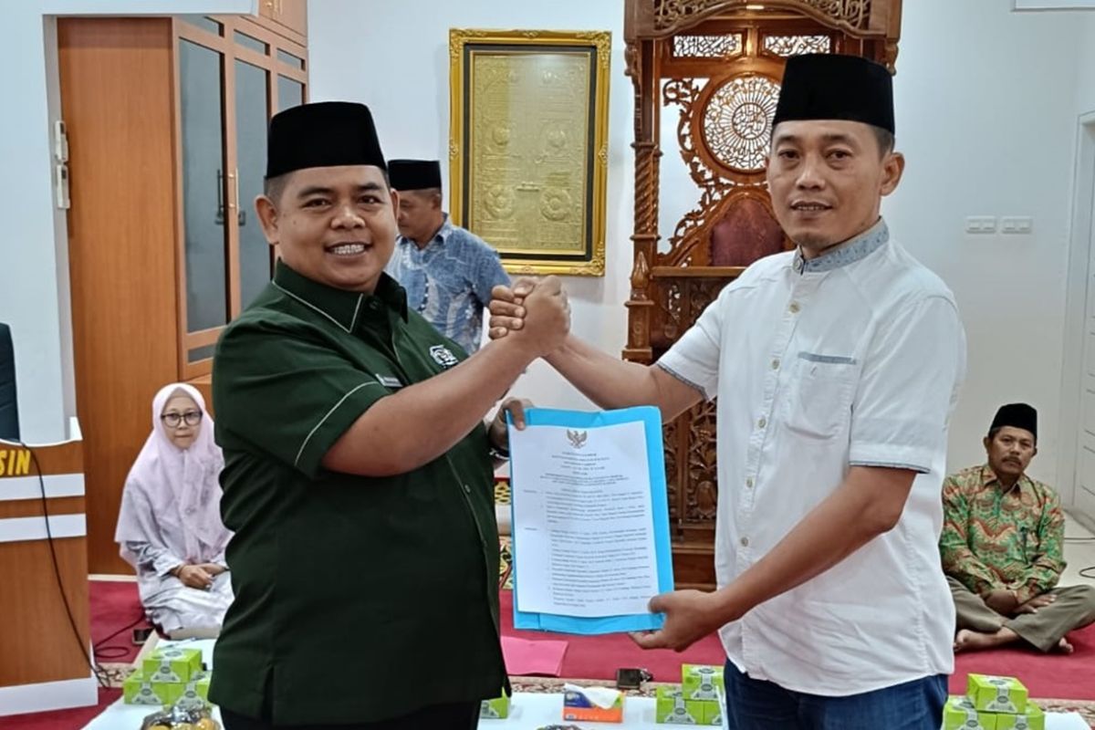 Ketua RT 05/RW 01 Dusun I Desa Tarai Kampar dilantik di Masjid