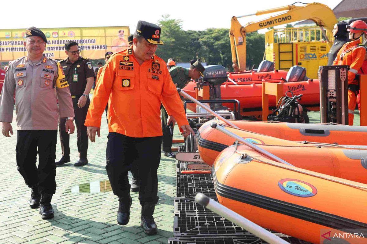 Pemkab Bekasi menggelar apel kesiapsiagaan bencana hidrometeorologi