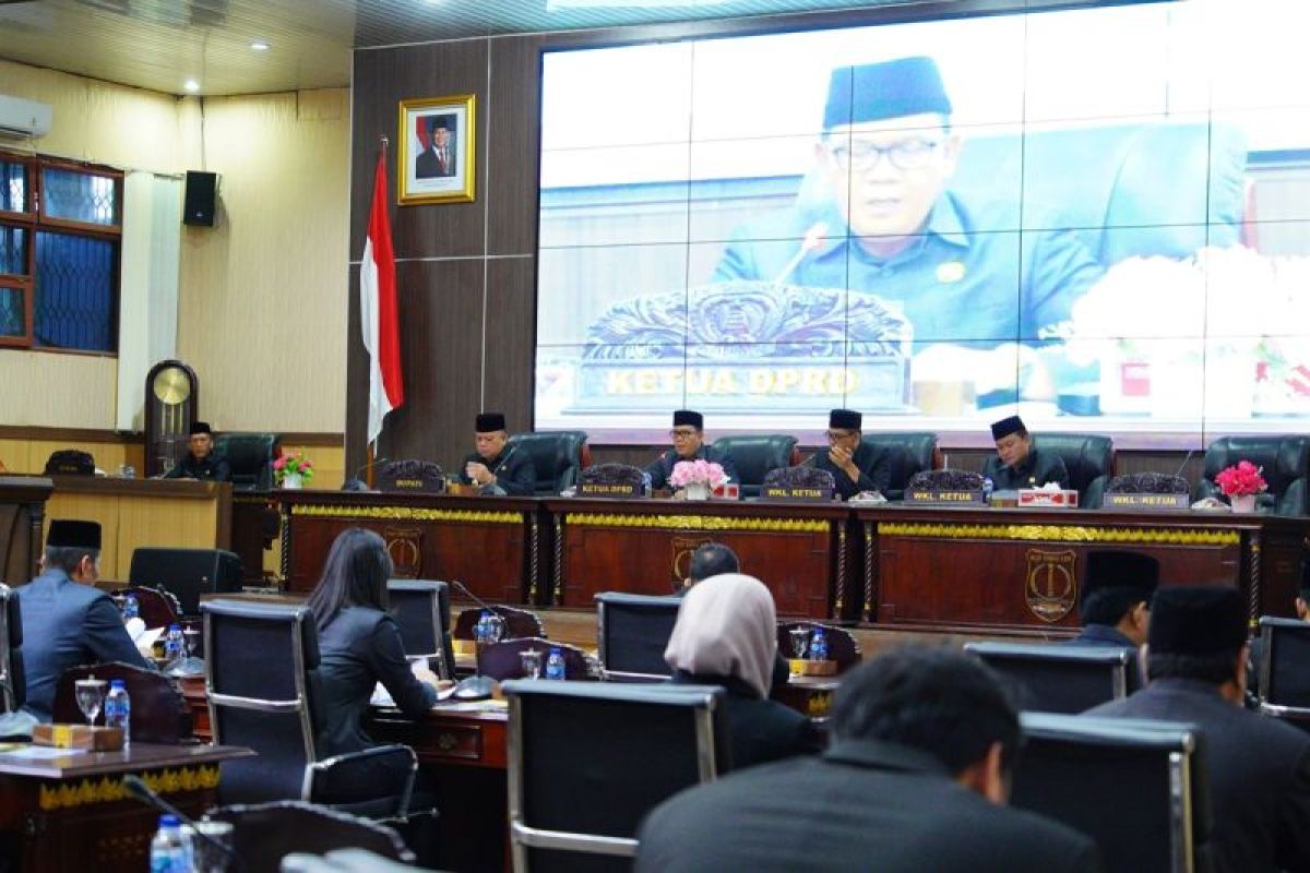 Pj Bupati Muba sampaikan penjelasan 3 raperda inisiatif  Muba