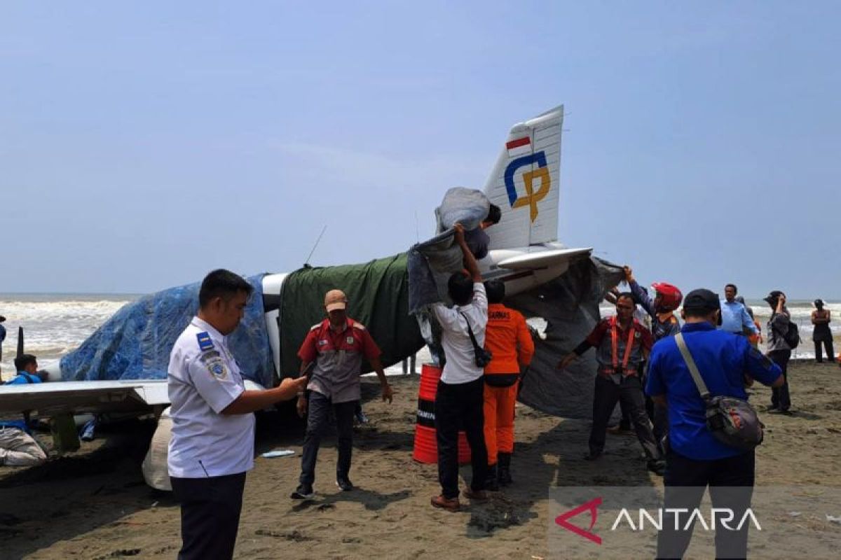 Basarnas: Pesawat latih mendarat darurat di Pantai Cemara Sewu Cilacap