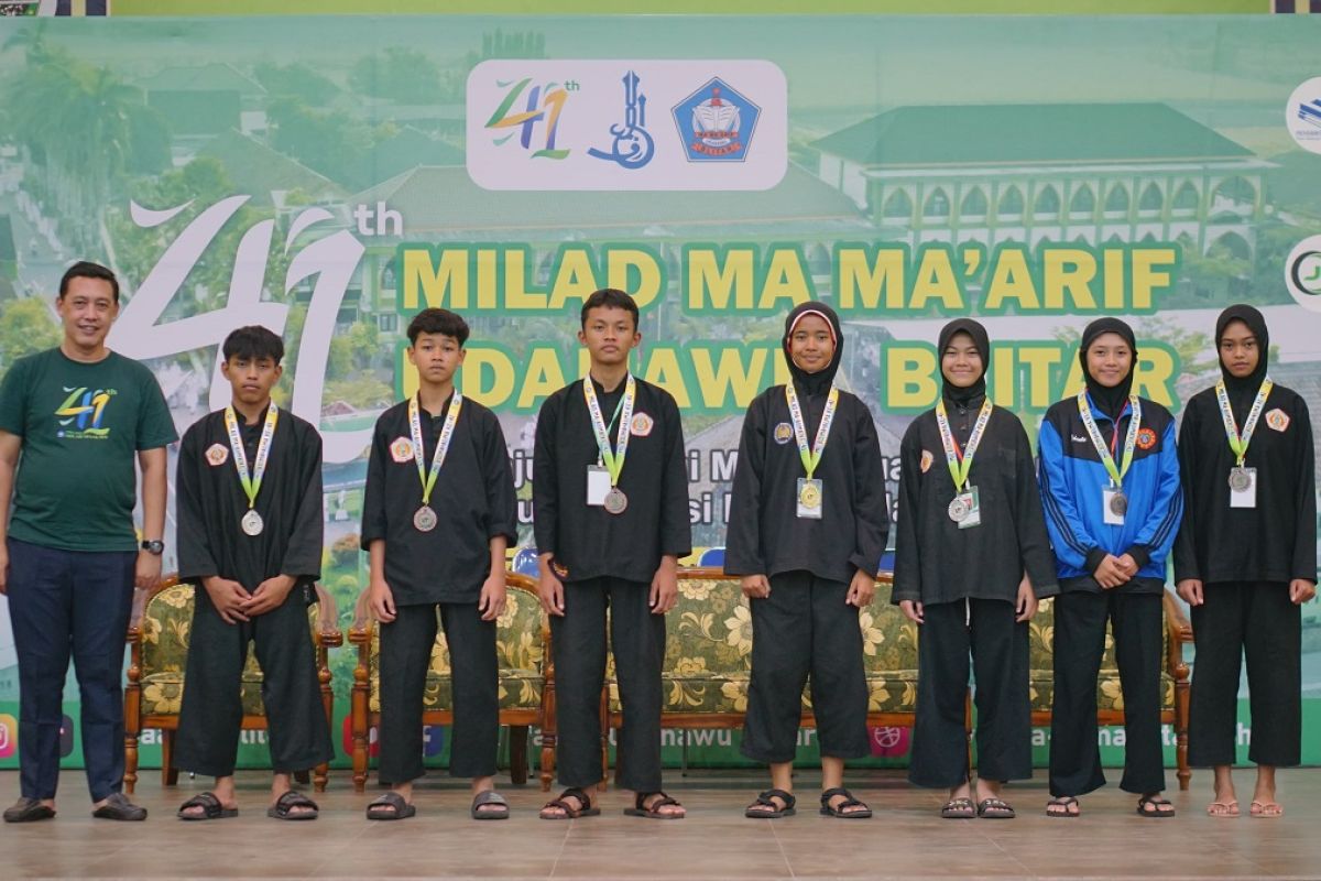 Tim SMPN Nglegok raih juara umum Kejuaraan Pencak Silat Ma'arif Cup 2024