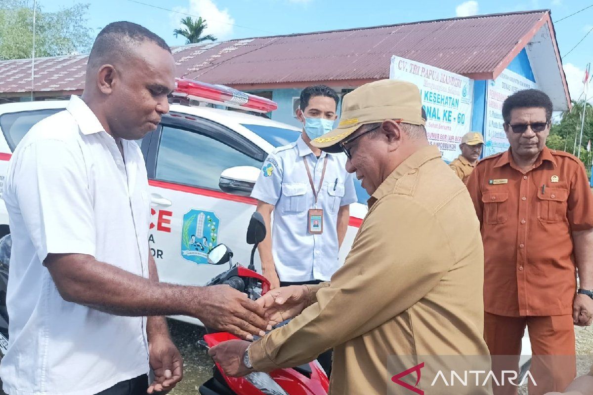 Pemkab Biak beri bantuan 33 kendaraan operasional dinas ke puskesmas