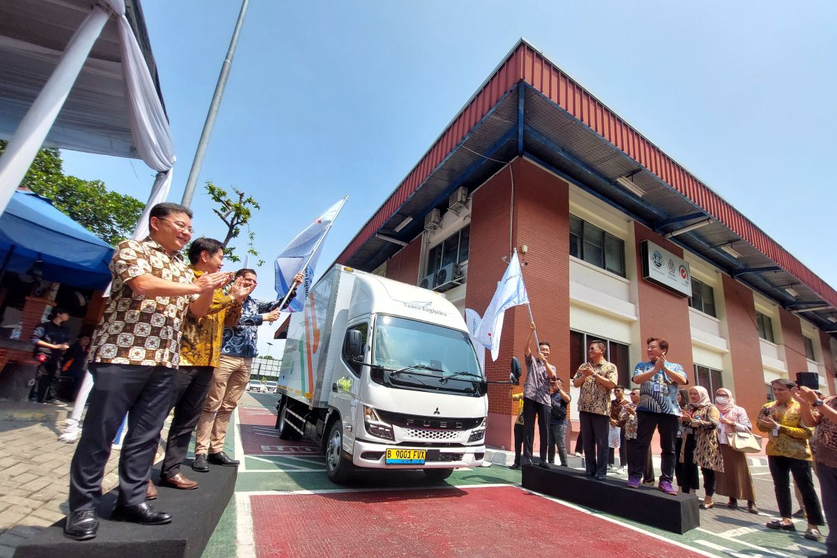 PT KTB resmi luncurkan kendaraan niaga Fuso eCanter