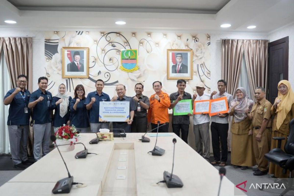 Jasamarga salurkan bantuan 3.050 meter selang pompa air untuk keperluan irigasi