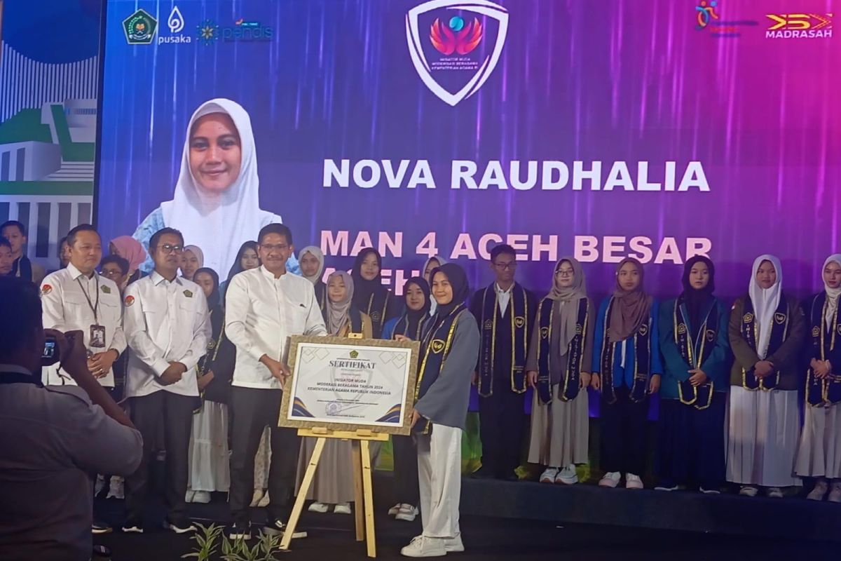 Siswi madrasah Aceh Besar raih penghargaan inisiator muda moderasi beragama