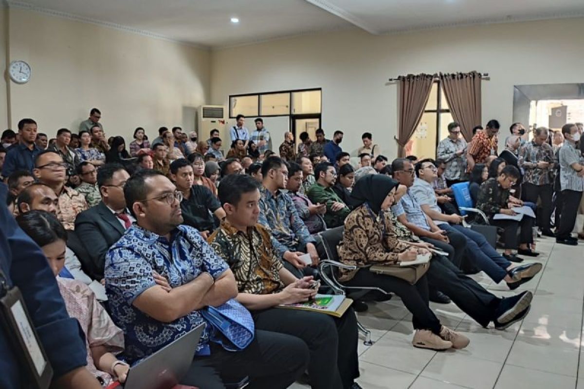 Ekonomi kemarin, pembangunan pipa hidrogen hingga nasib pekerja Sritex