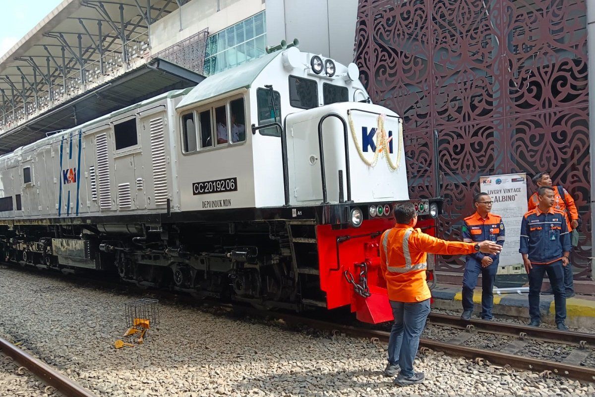 KAI Sumut mengoperasikan lokomotif Vintage Livery Albino