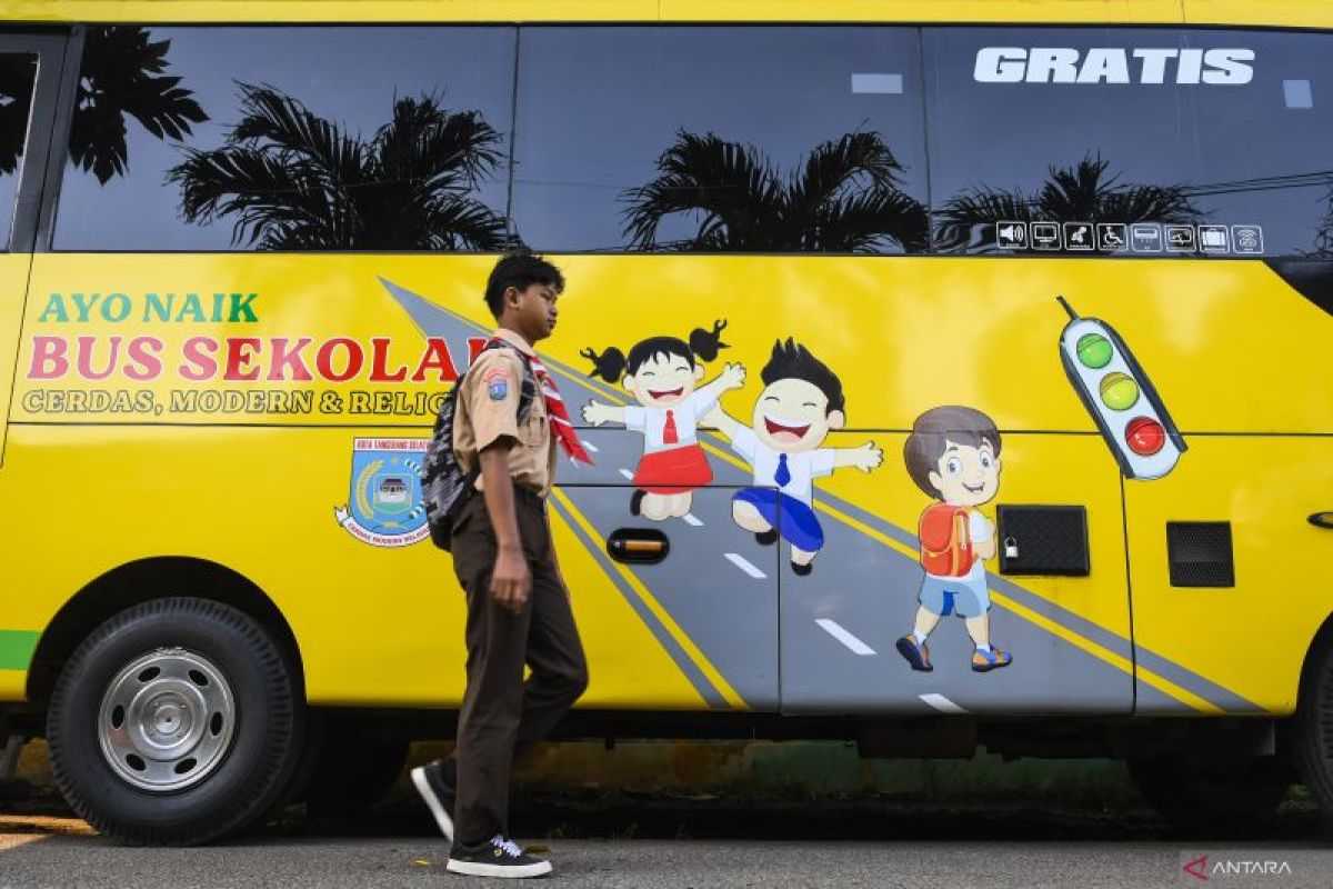 Kata pengamat sekolah gratis bukan sesuatu yang mustahil