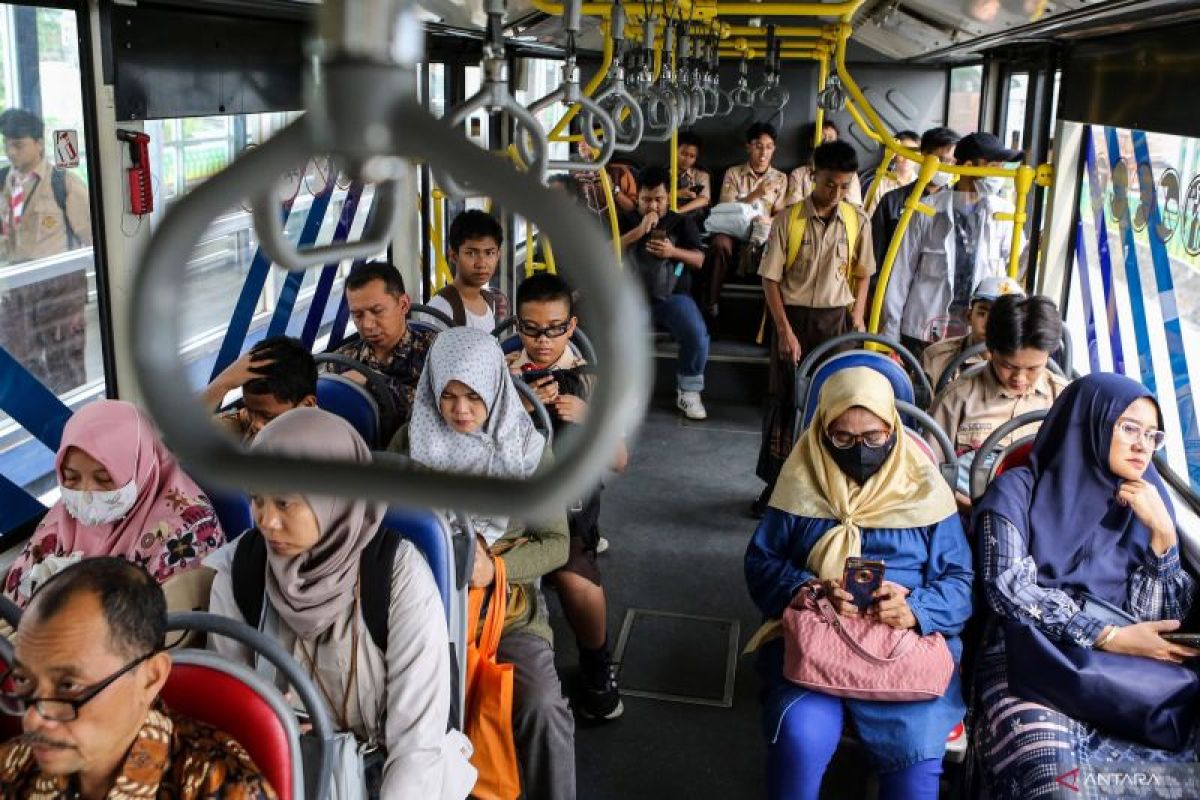 DPRD DKI tolak wacana kenaikan tarif Transjakarta 