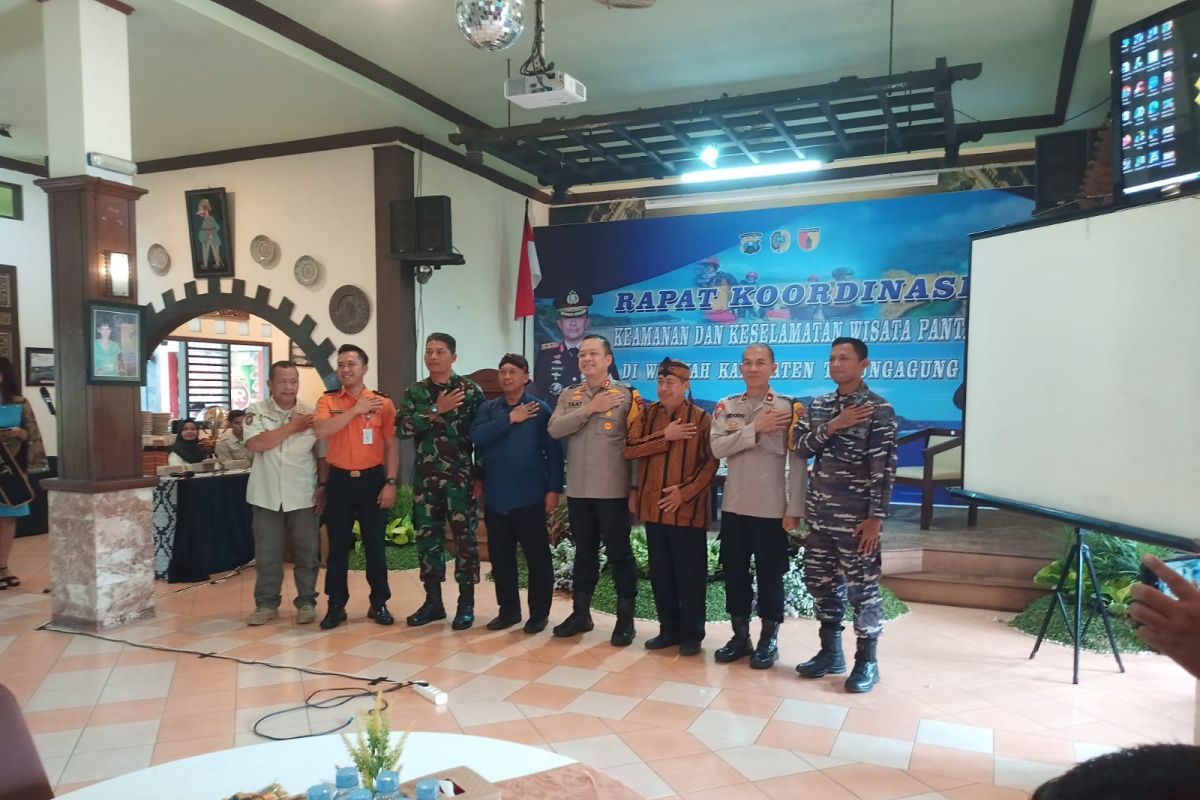 Pemkab Tulungagung bentuk tim penjaga pantai di kawasan wisata pesisir