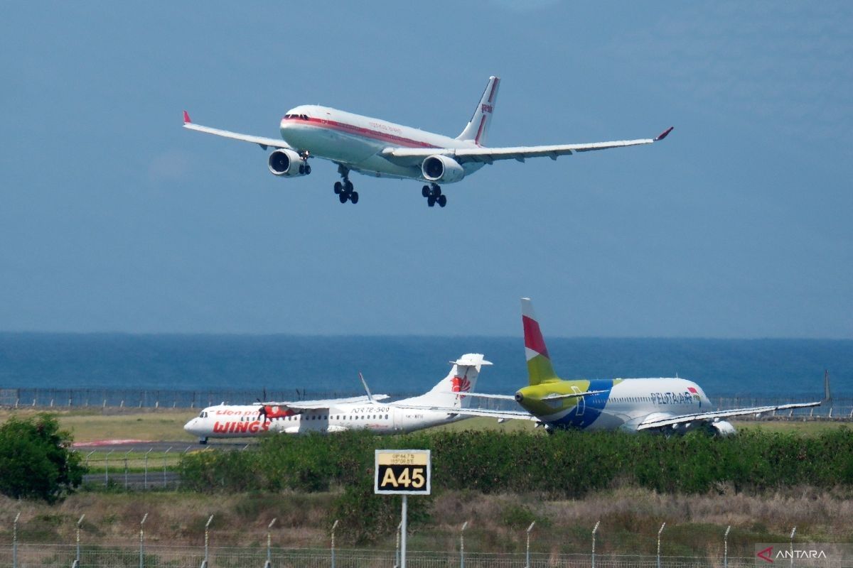 Bandara Bali: 22 penerbangan internasional batal dampak erupsi Gunung Lewotobi