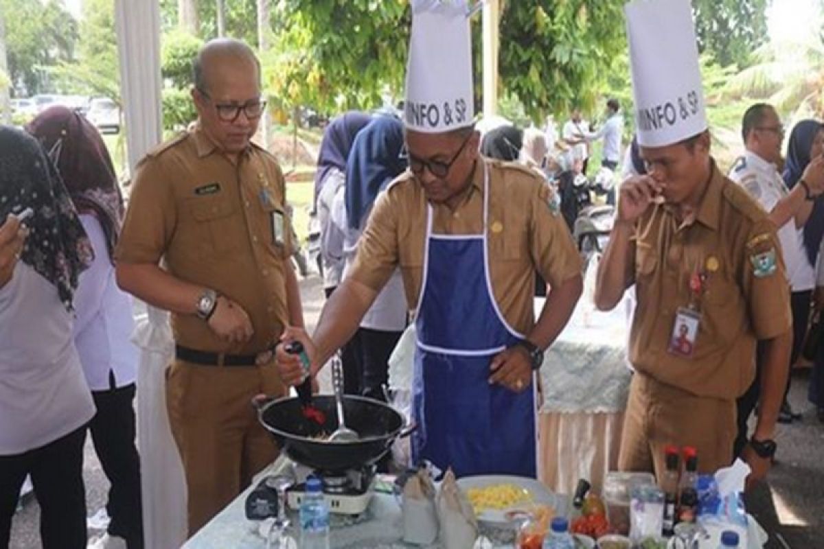 Pj Bupati dan pejabat Muara Enim jadi koki sehari