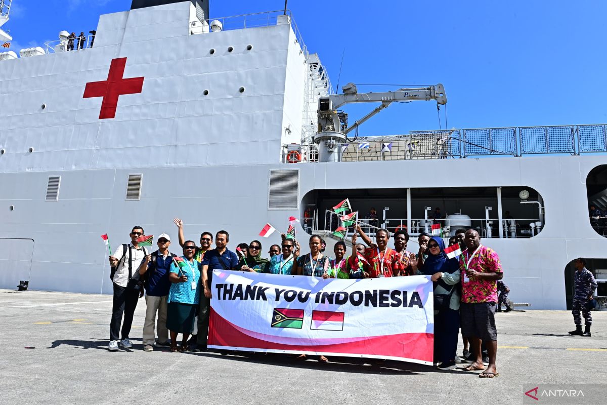 Warship finishes humanitarian mission in Vanuatu, sails to PNG