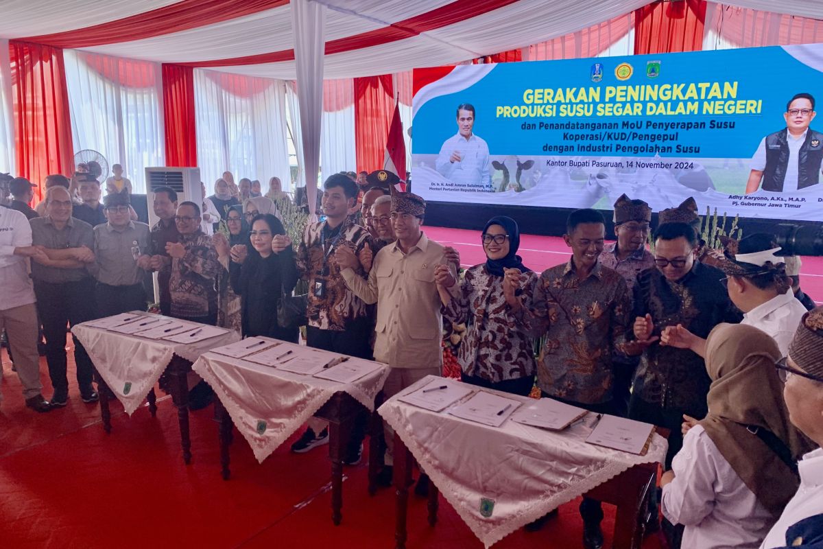 Mentan teken nota kesepahaman dukung penyerapan susu peternak lokal