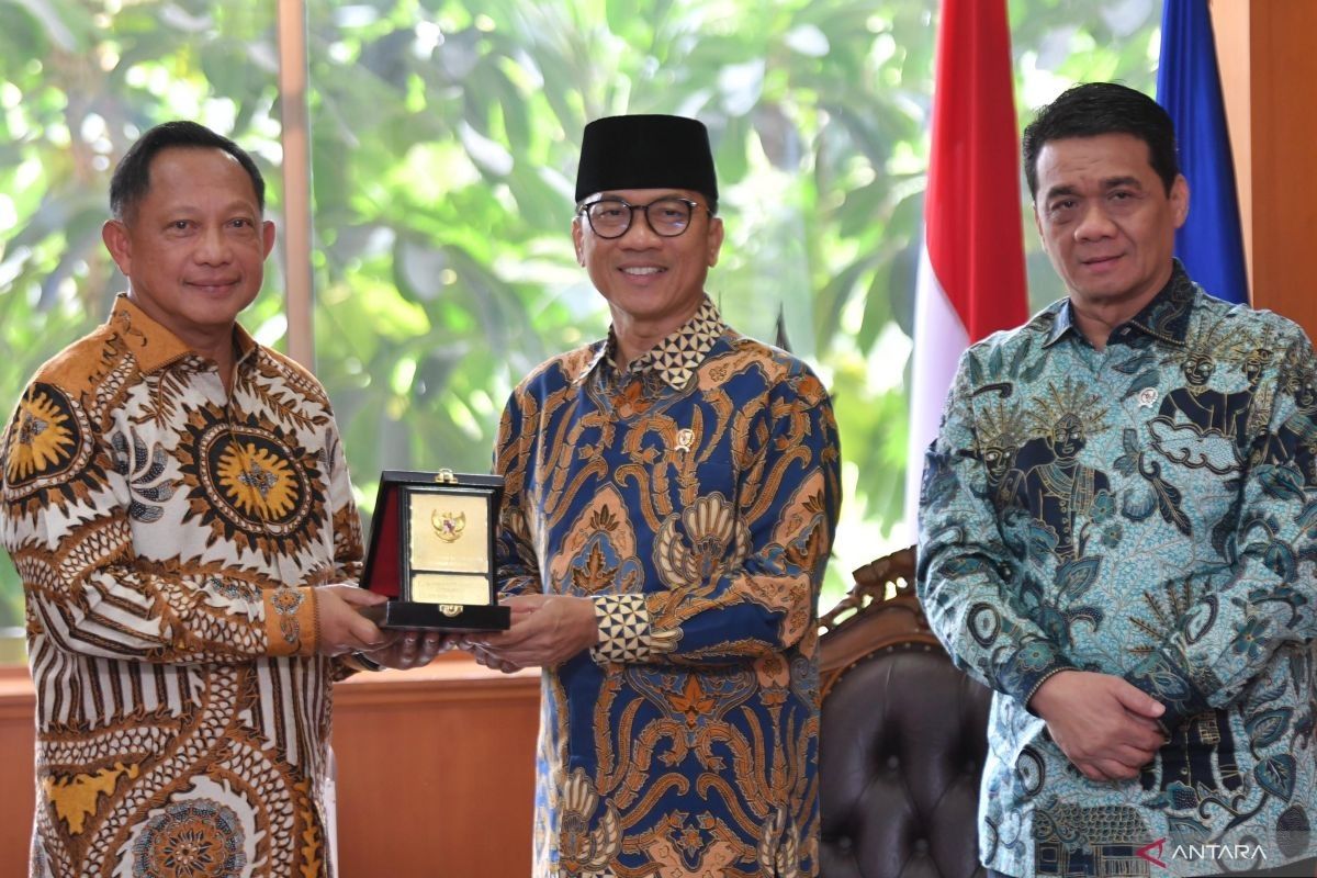 Mendes PDT Yandri Susanto temui Mendagri bahas program desa dan perkuat kerja sama