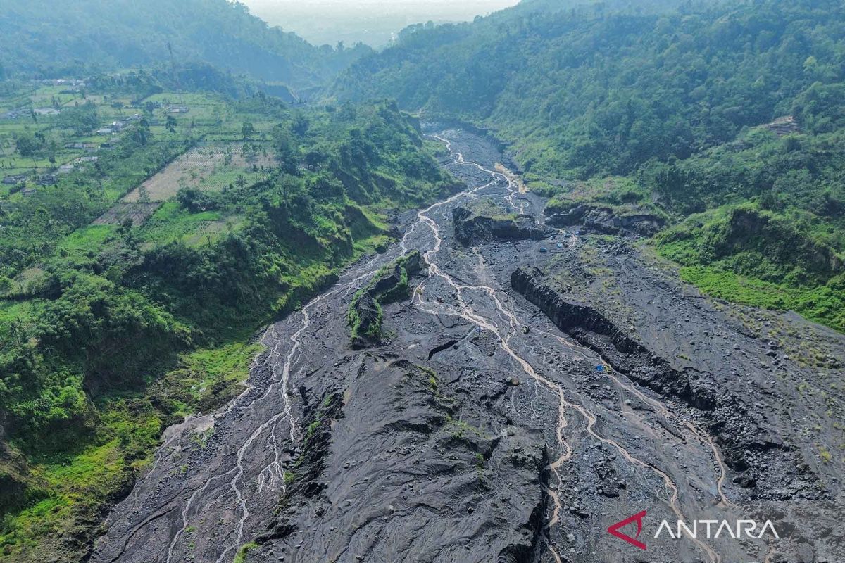 BPPTKG ingatkan potensi lahar hujan dari timbunan material Merapi