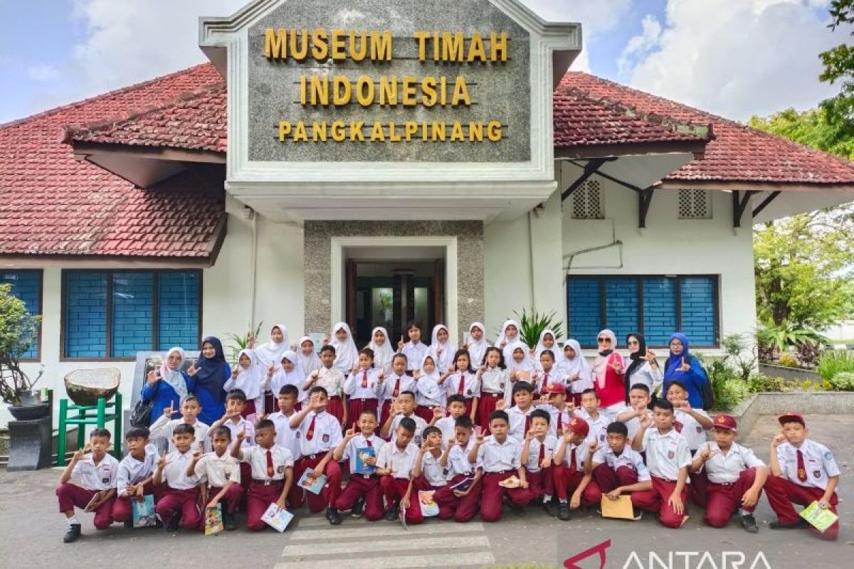 Siswa siswi SDN 45 Pangkalpinang kunjungi Museum Timah Indonesia